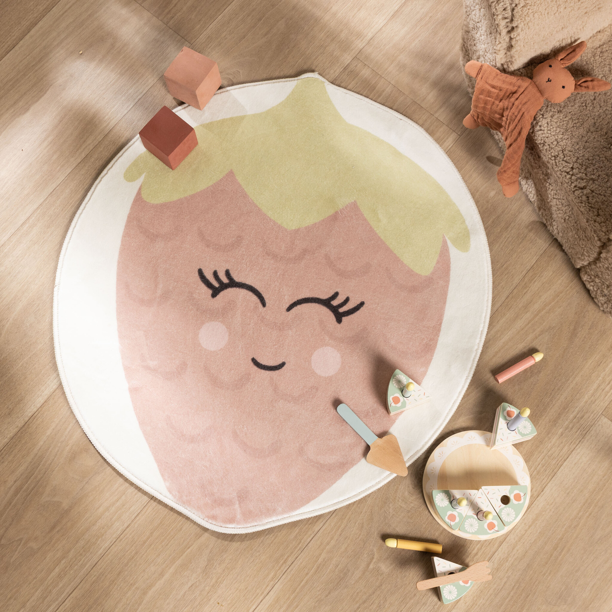 Waschbarer Kinderteppich - Berry Erdbeere Rosa