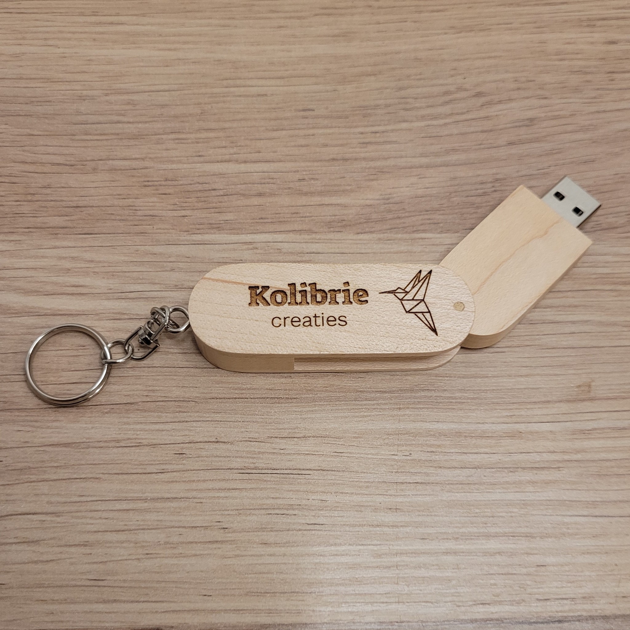 Houten USB- stick  gegraveerd