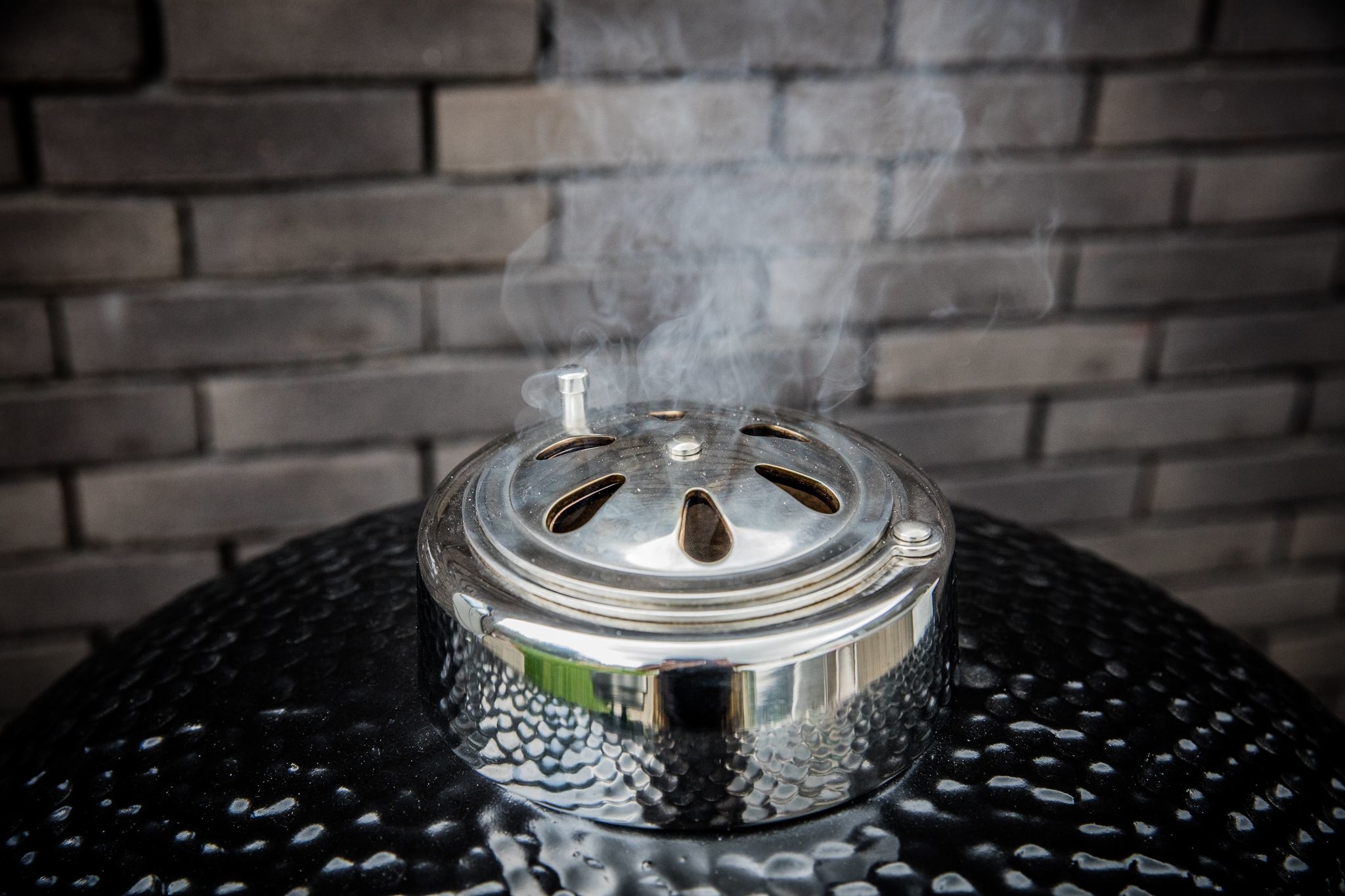 Yakiniku 13'' kamado Compact met onderstel en zijtafels