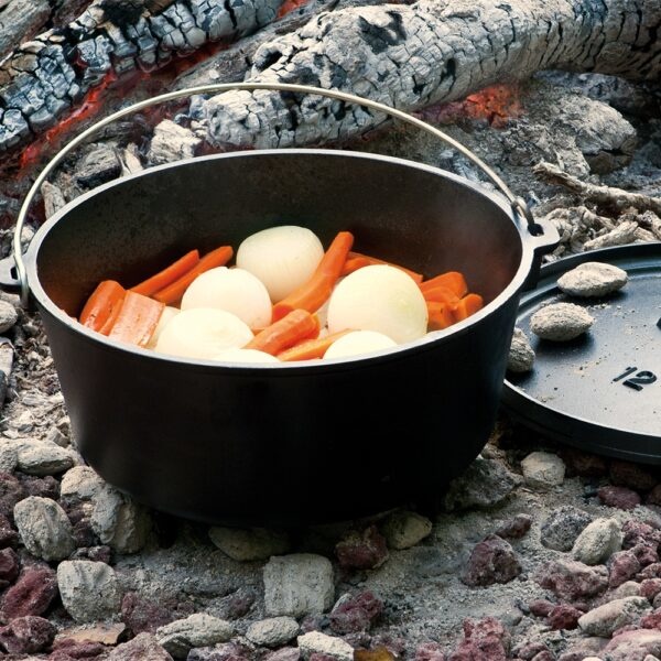 https://cdn.webshopapp.com/shops/291108/files/388265311/lodge-cast-iron-lodge-camp-dutch-oven-757-liter-30.jpg