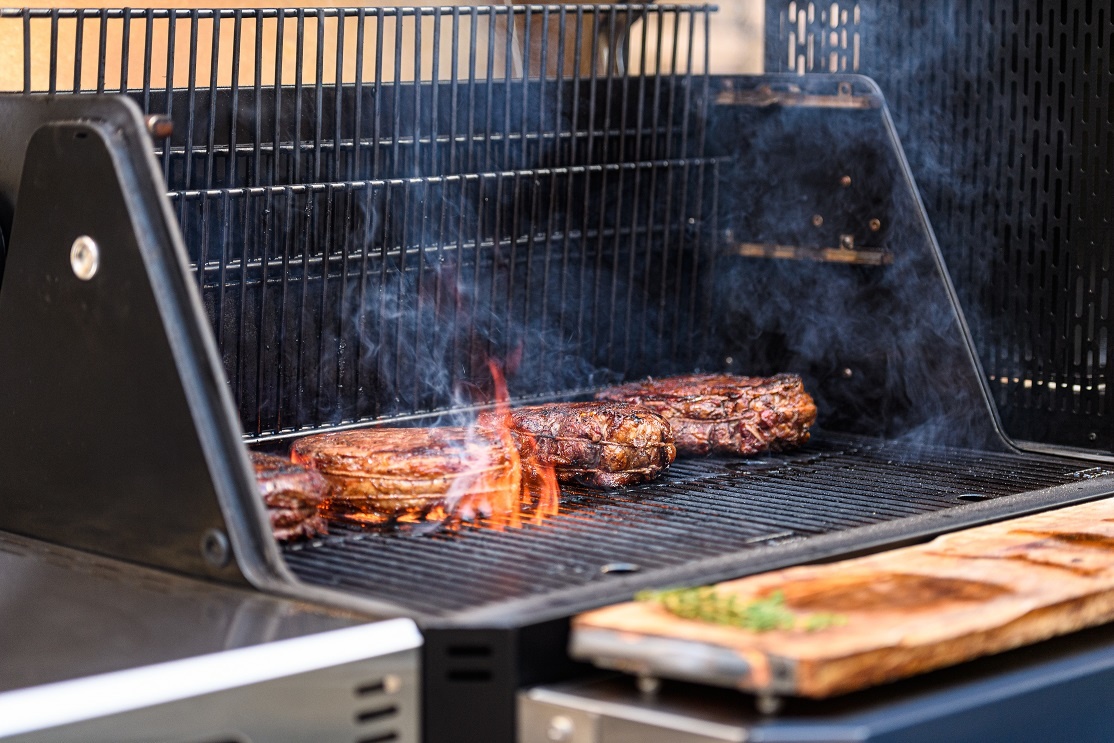 Masterbuilt Gravity Series 1050 Digitale Smoker en houtskoolgrill