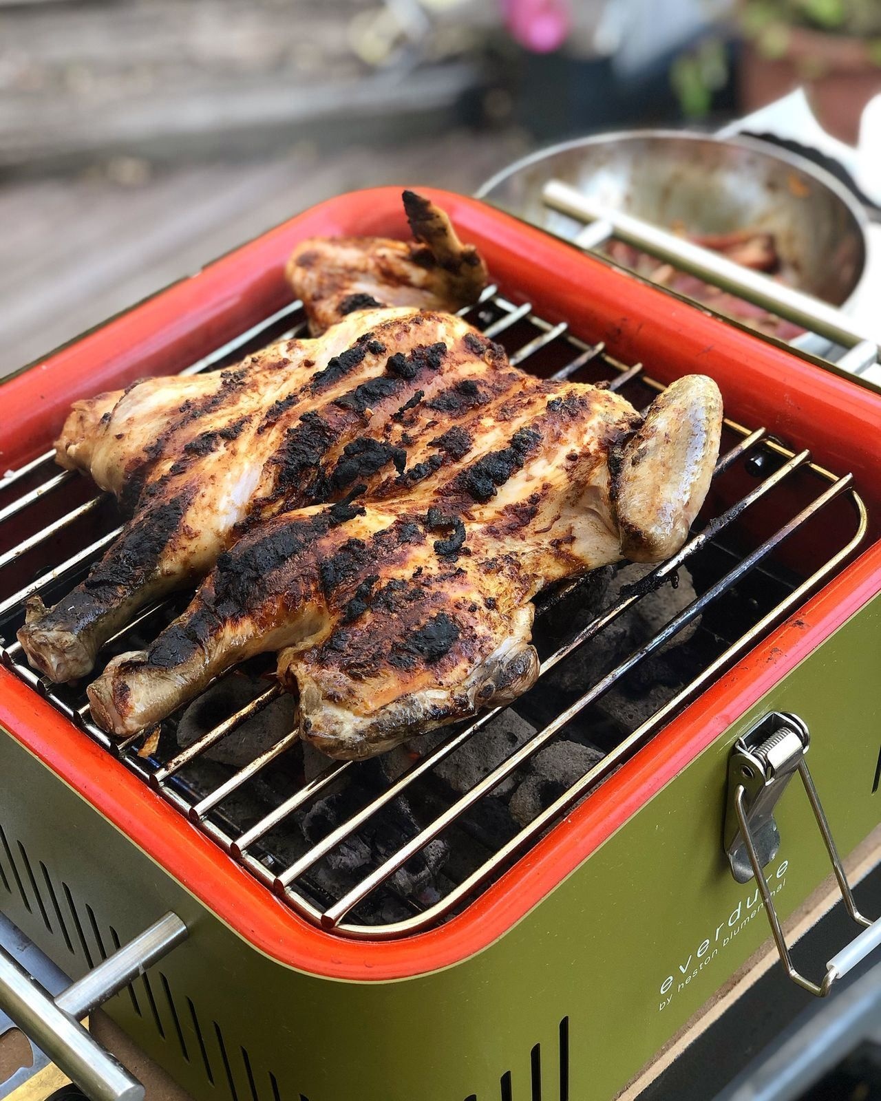 Everdure Cube Houtskool Barbecue Khaki Groen