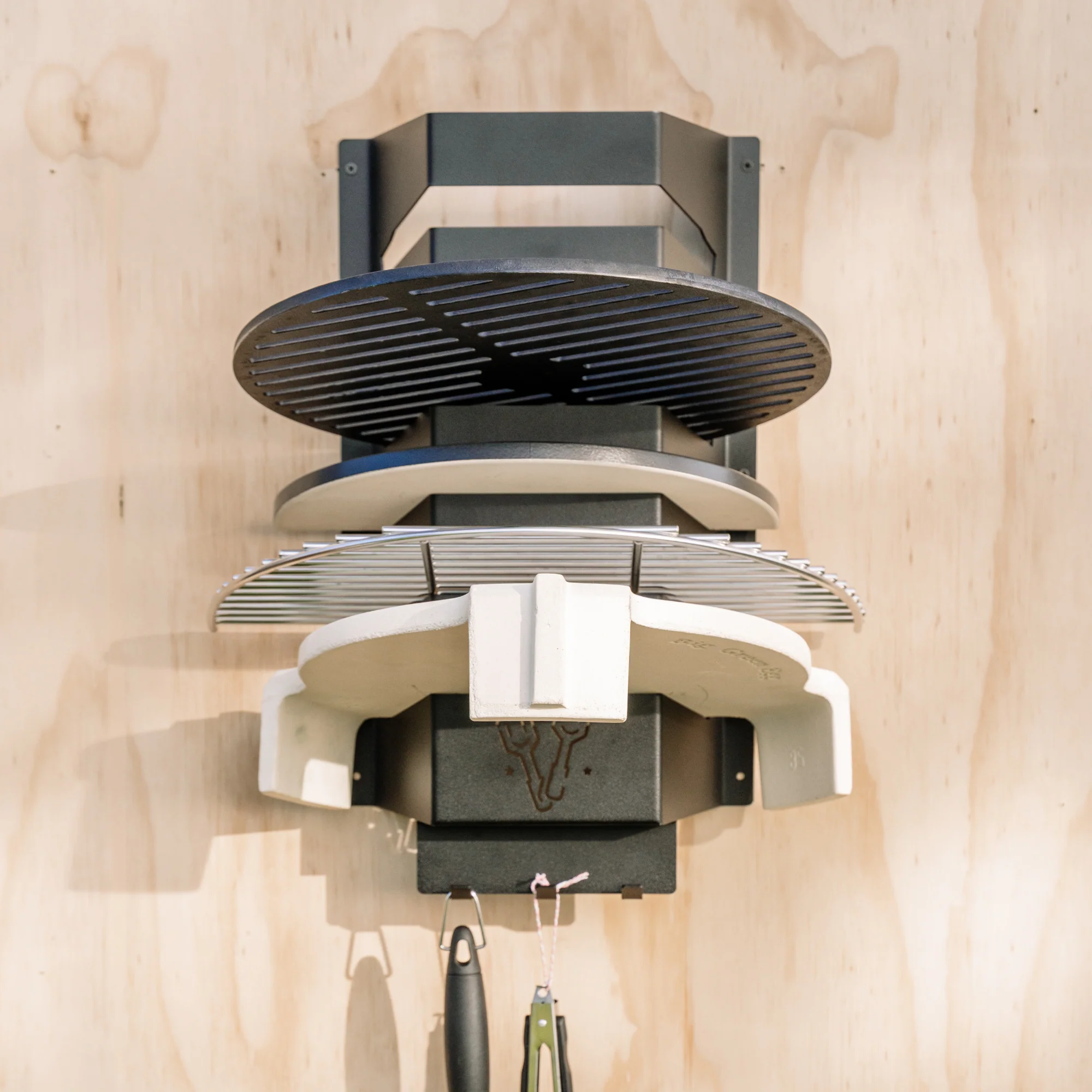 BBQ Buddies Accessoirehouder BBQ 56 x 30 CM - bevat 6 sleuven voor roosters - Medium