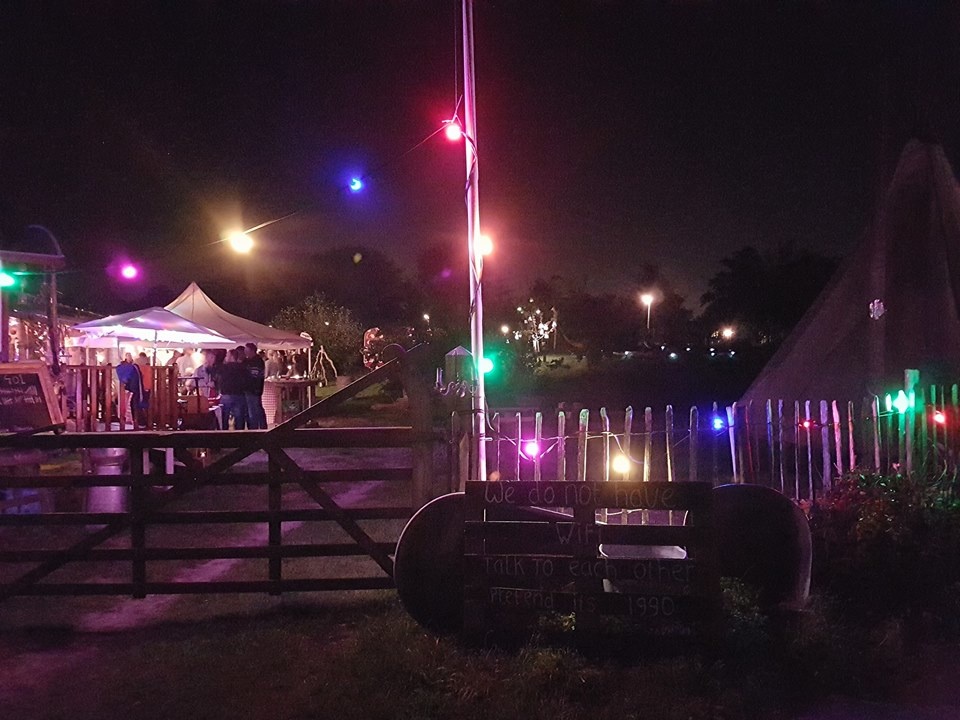 Amlux prikkabel - 20 meter met 30 LED lampen (5 kleuren)