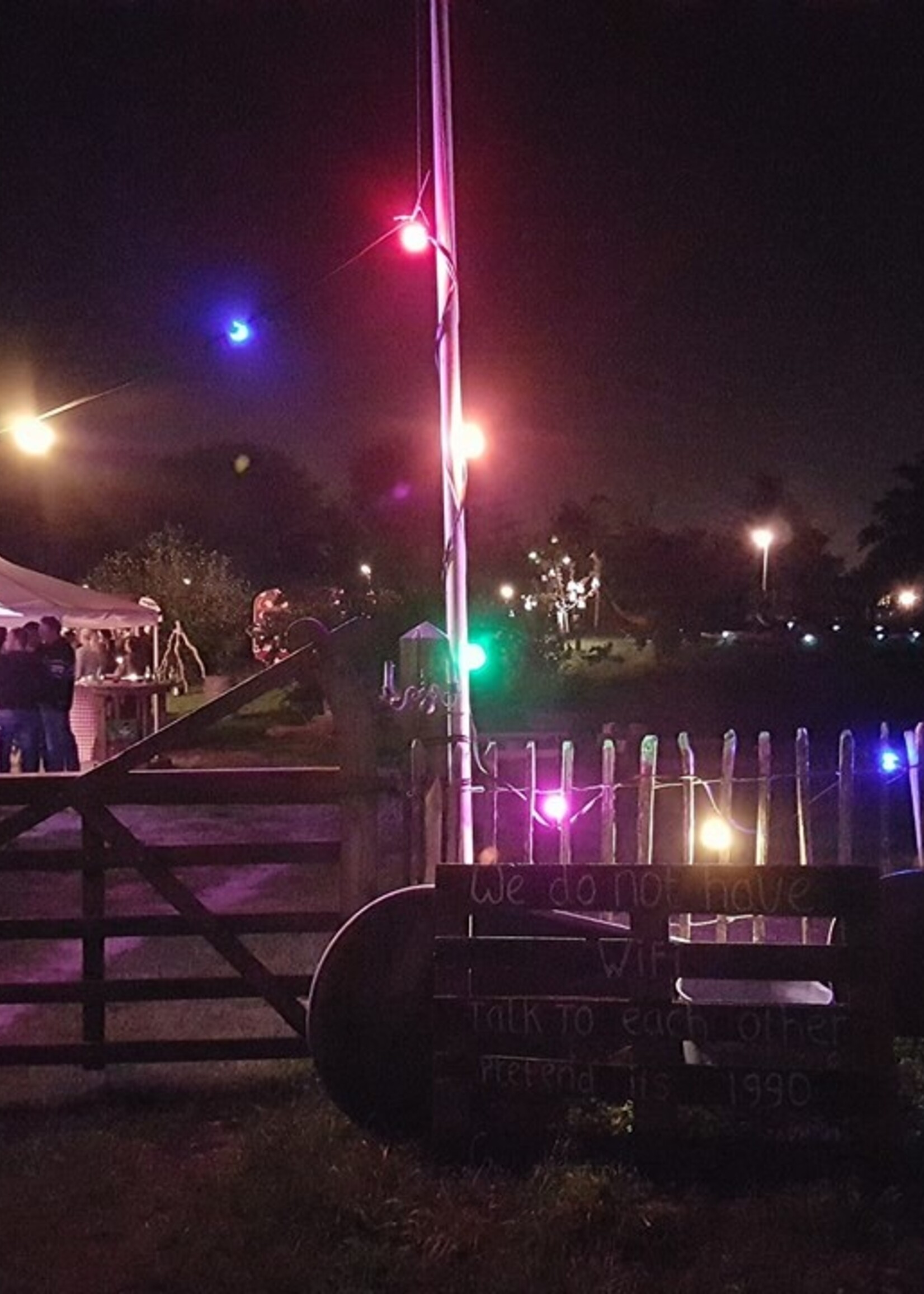 Amlux prikkabel - 20 meter met 30 LED lampen  (7 kleuren)