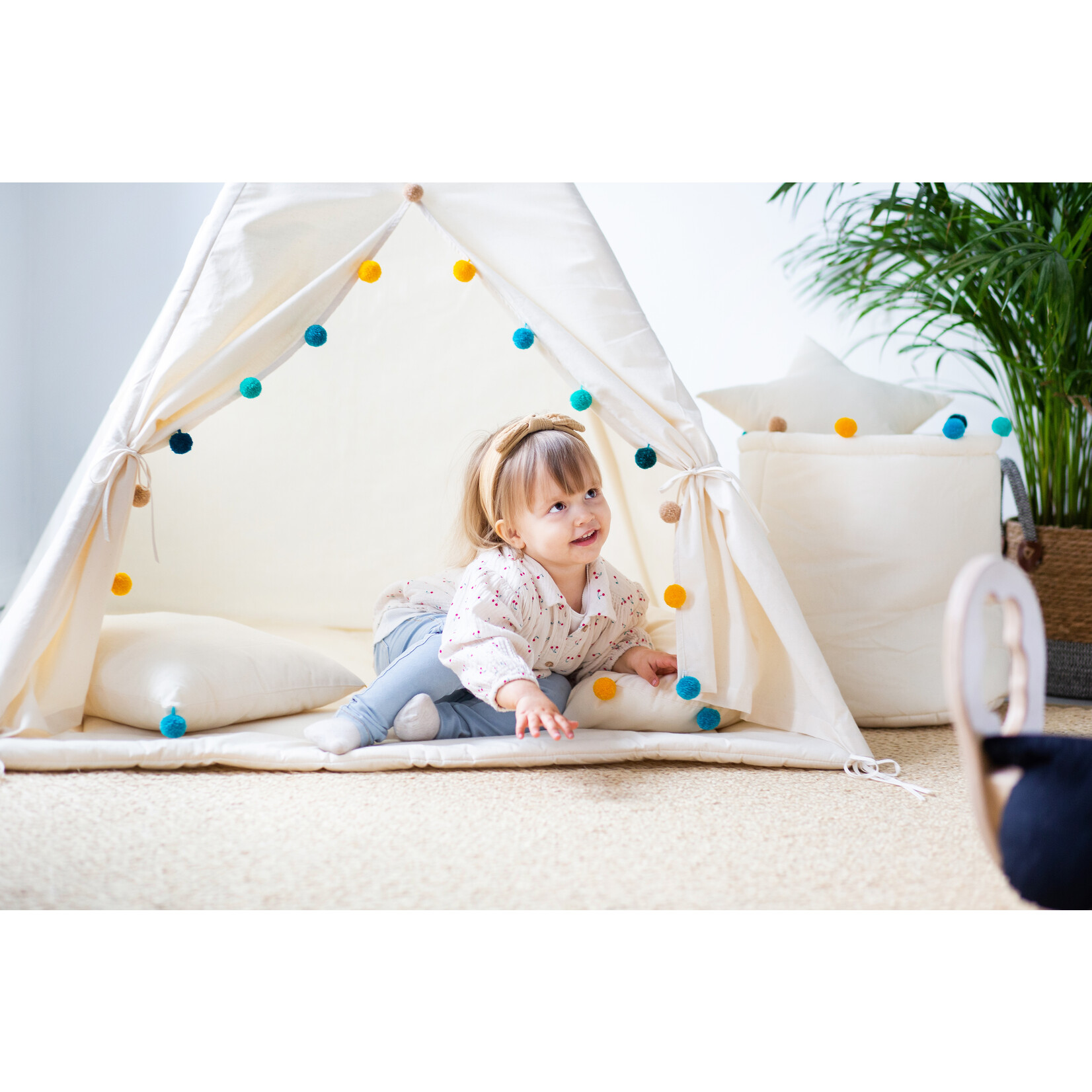 Sowka TIPI tent Beige met gekleurde pompons  + mat en 2 kussens