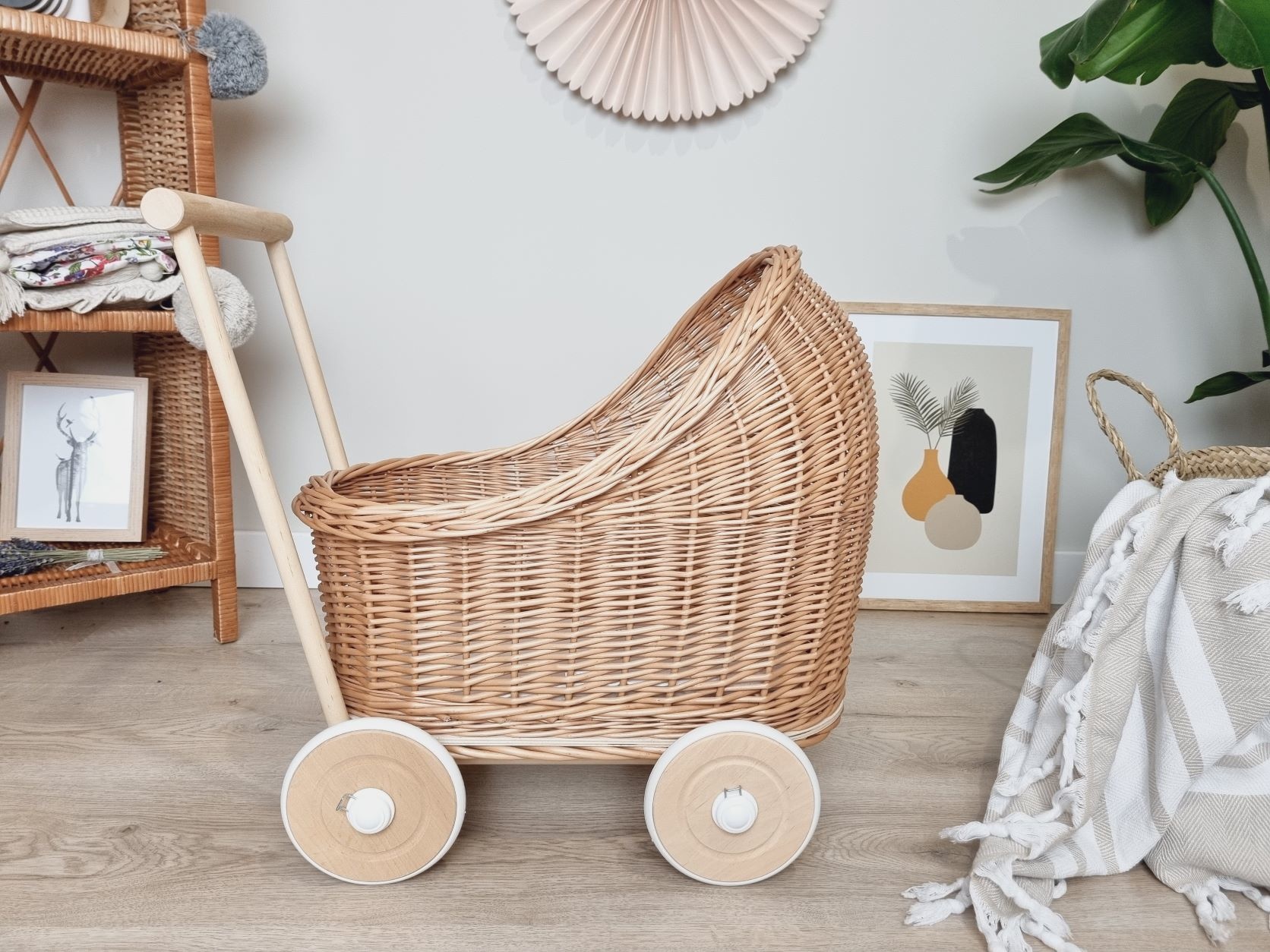 Mini Rieten poppenwagen - incl. bekleding