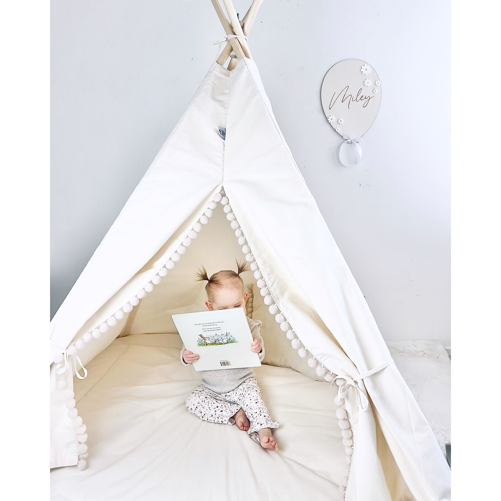 Sowka TIPI tent Beige met pompons + mat en kussens