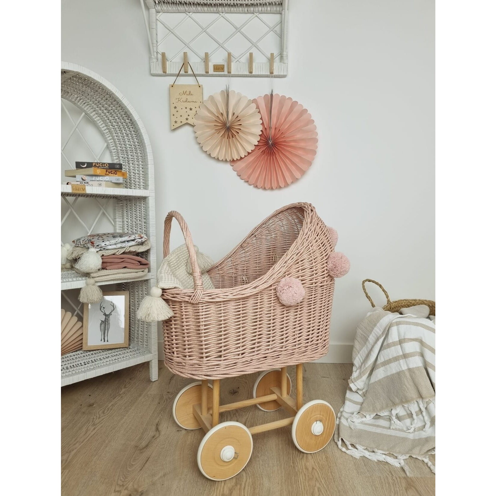 Wiklibox Hoge Poppenwagen Roze met glitter en dekens en pompons