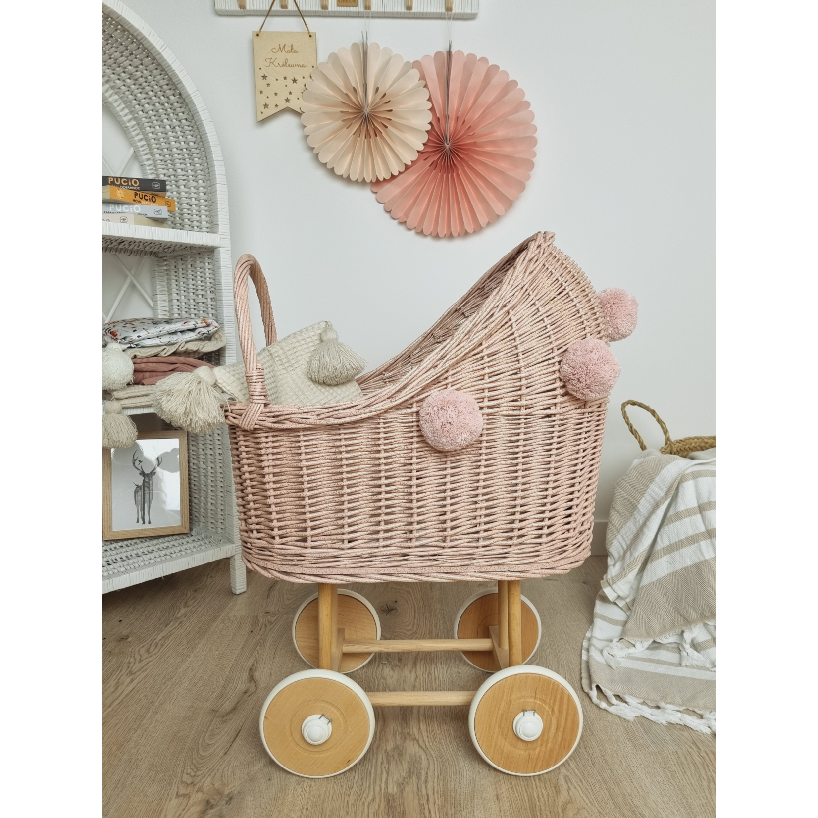 Wiklibox Hoge Poppenwagen Roze met glitter en dekens en pompons