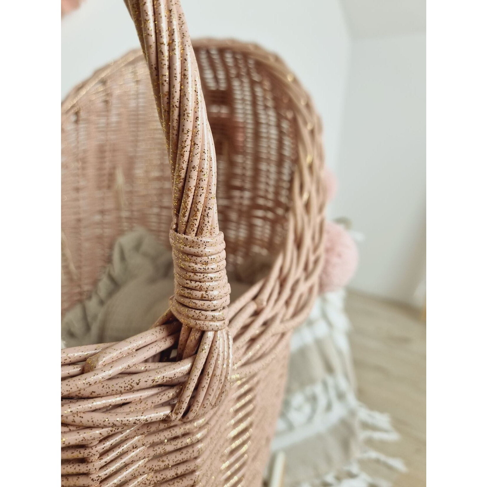 Wiklibox Hoge Poppenwagen Roze met glitter en dekens en pompons