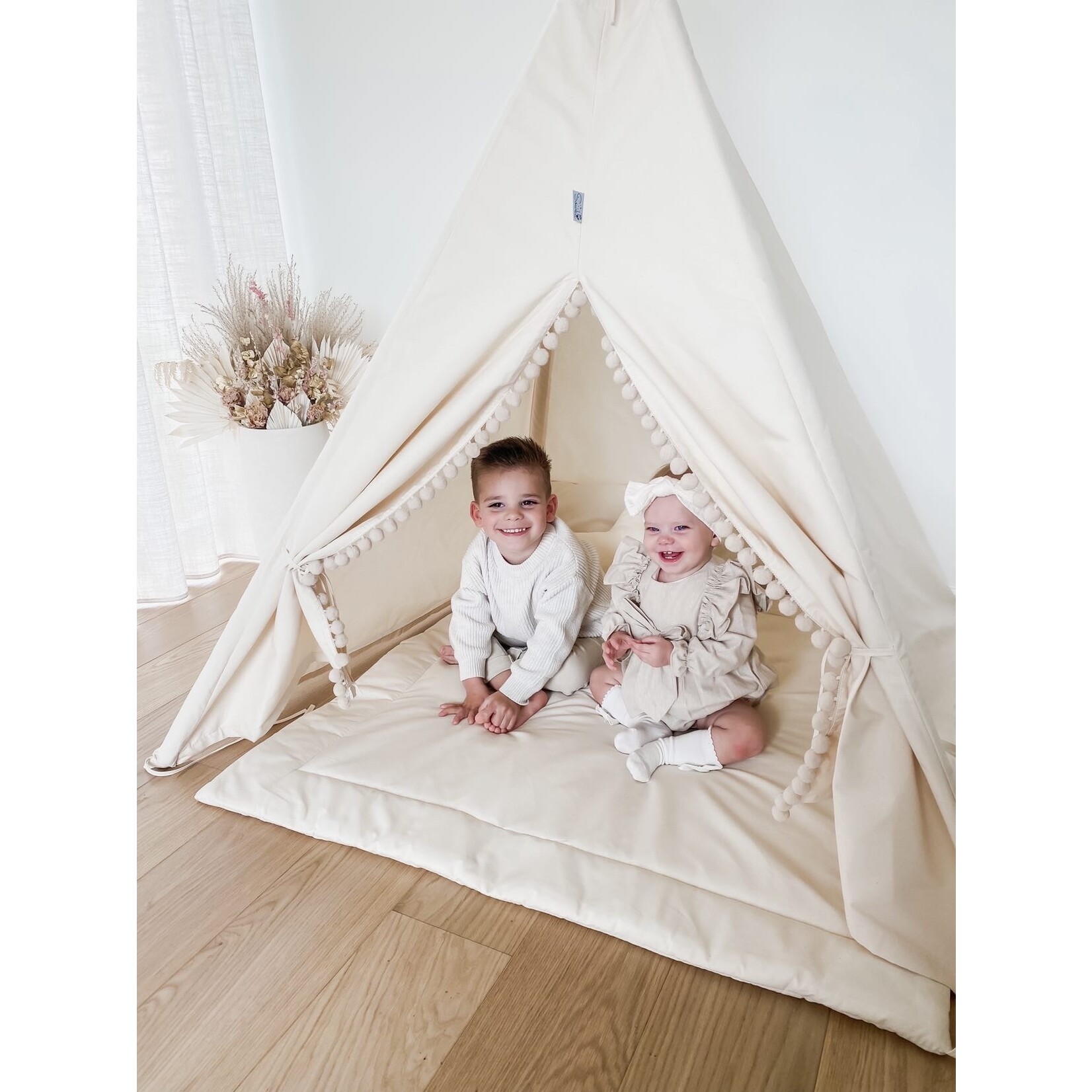 Sowka TIPI tent Beige met pompons + mat en kussens