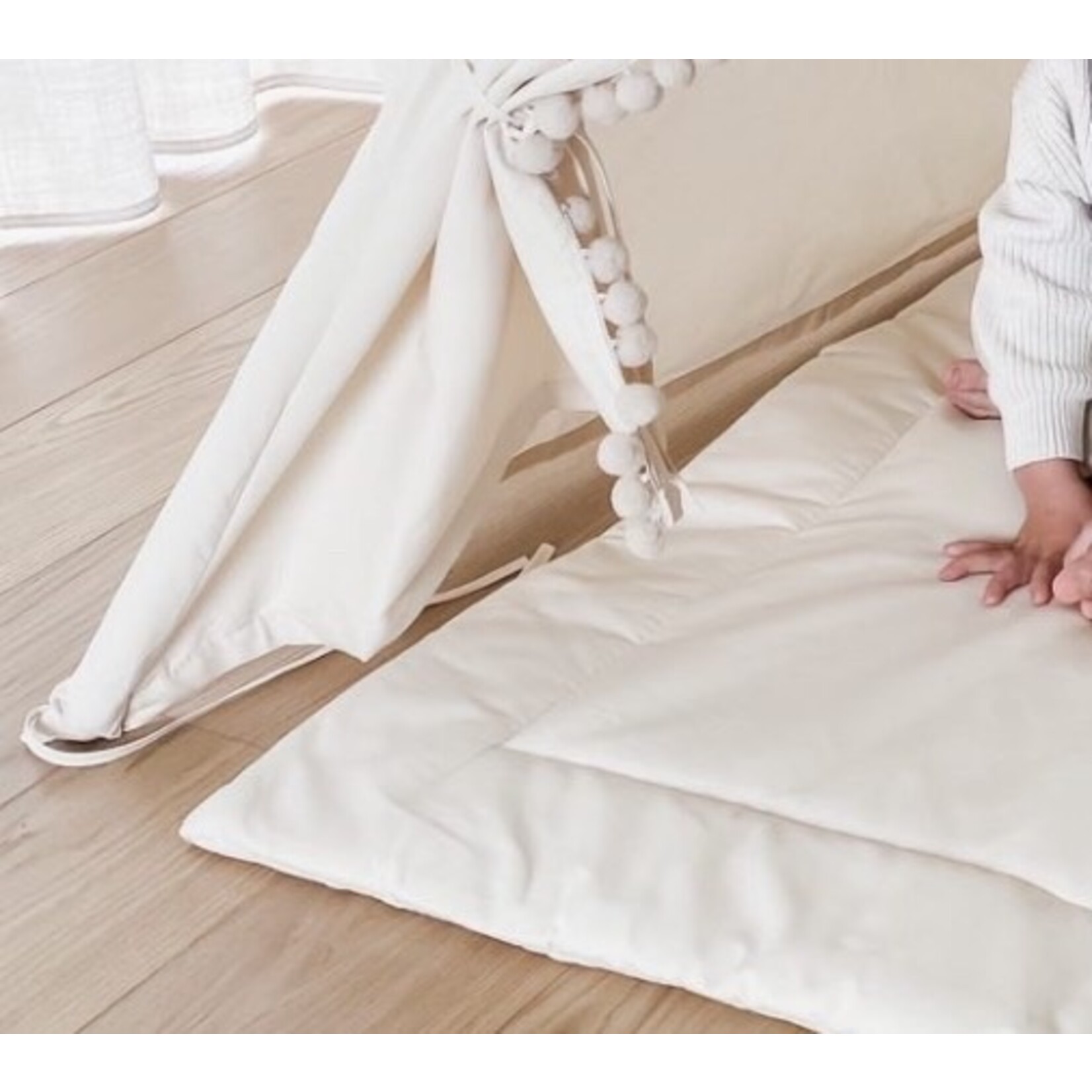 Sowka TIPI tent Beige met pompons + mat en kussens