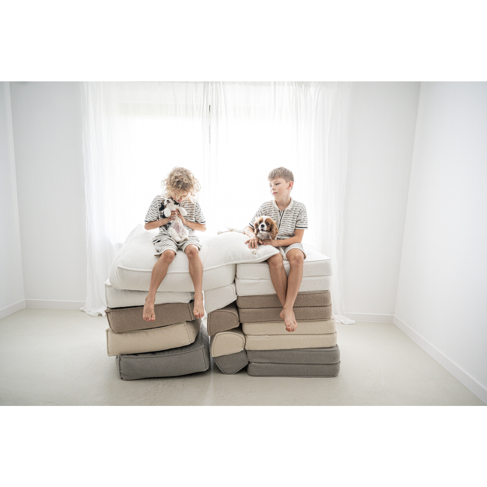 moje. Bouclé Lounger -Wit