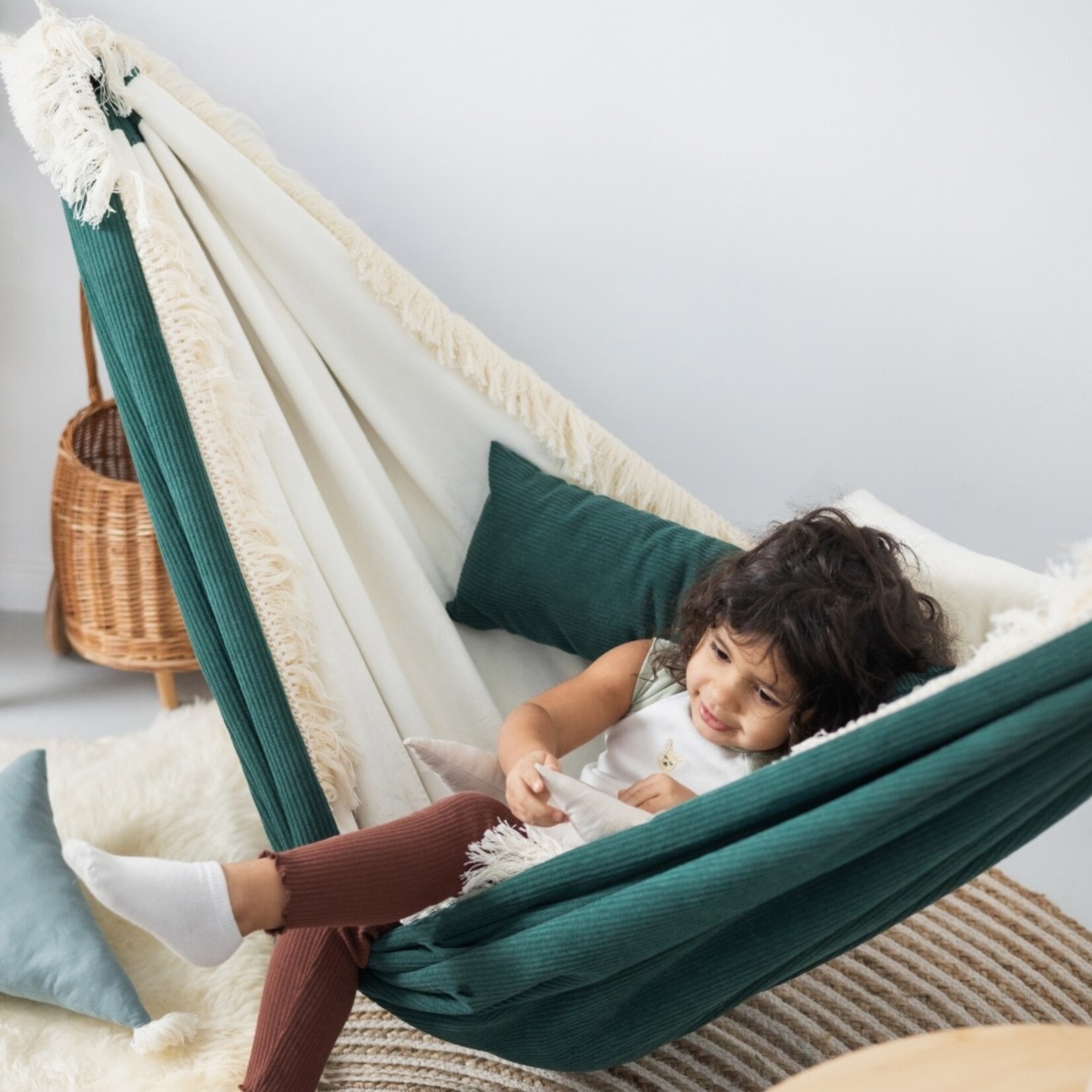 moje. Luxe Hangmat - Emerald met franjes - corduroy