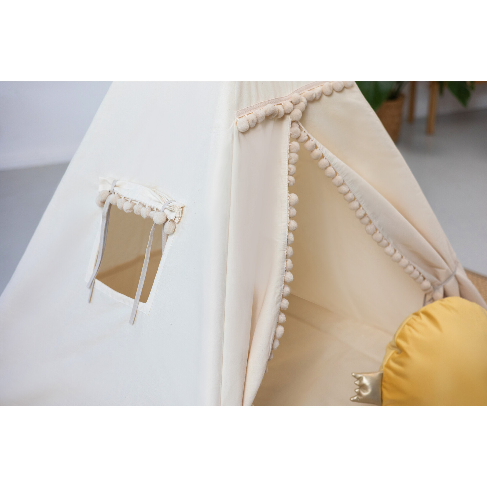 Sowka TIPI tent Beige met pompons Peaceful Place - met accessoires