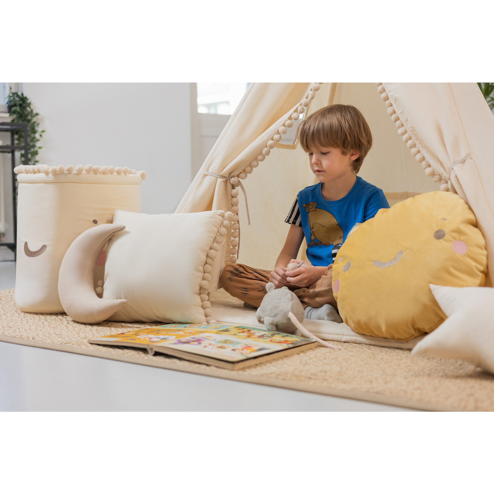 Sowka TIPI tent Beige met pompons Peaceful Place - met accessoires