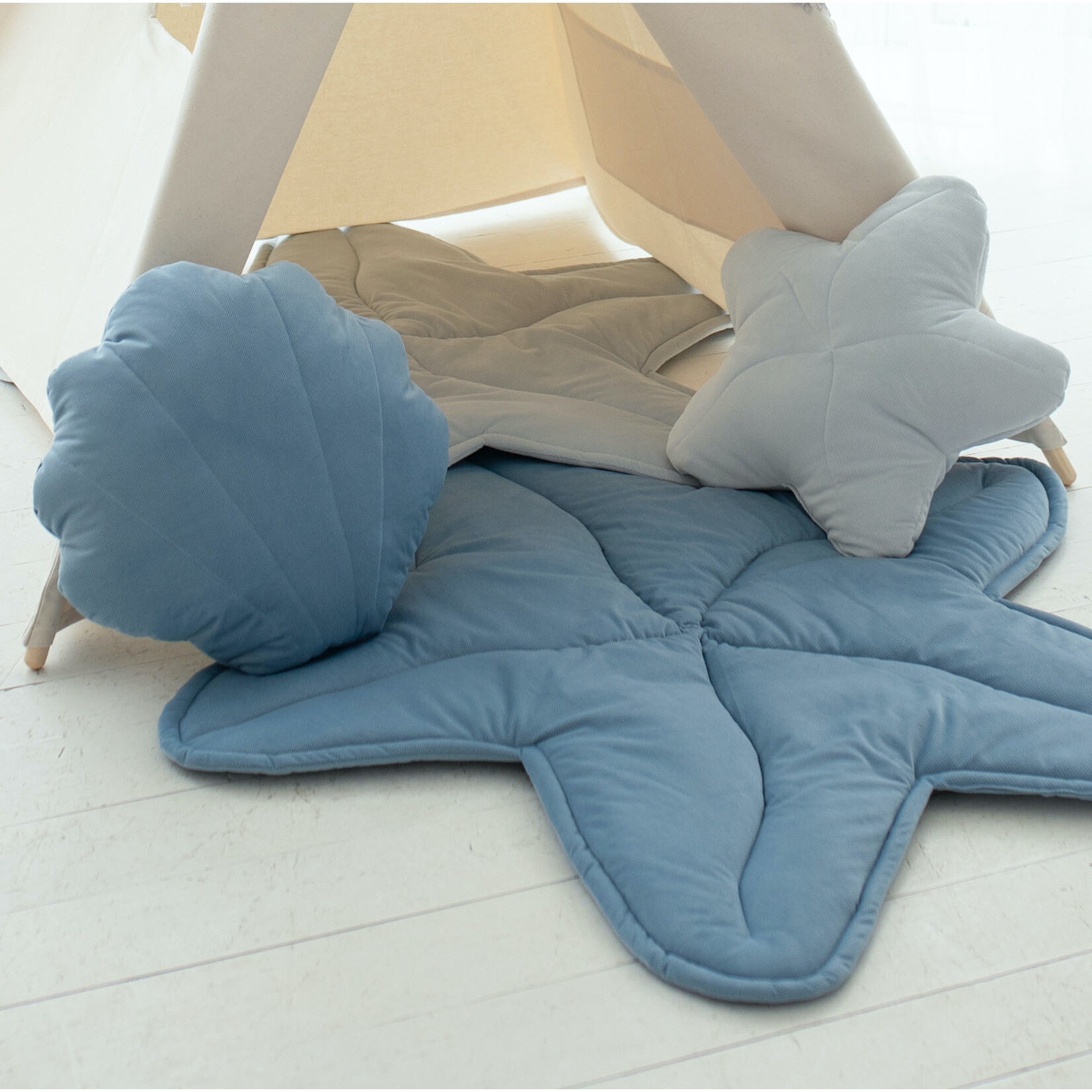 Cozy & Dozy Blauwe tipi speeltent Blue Sea met of zonder velvet schelpmat