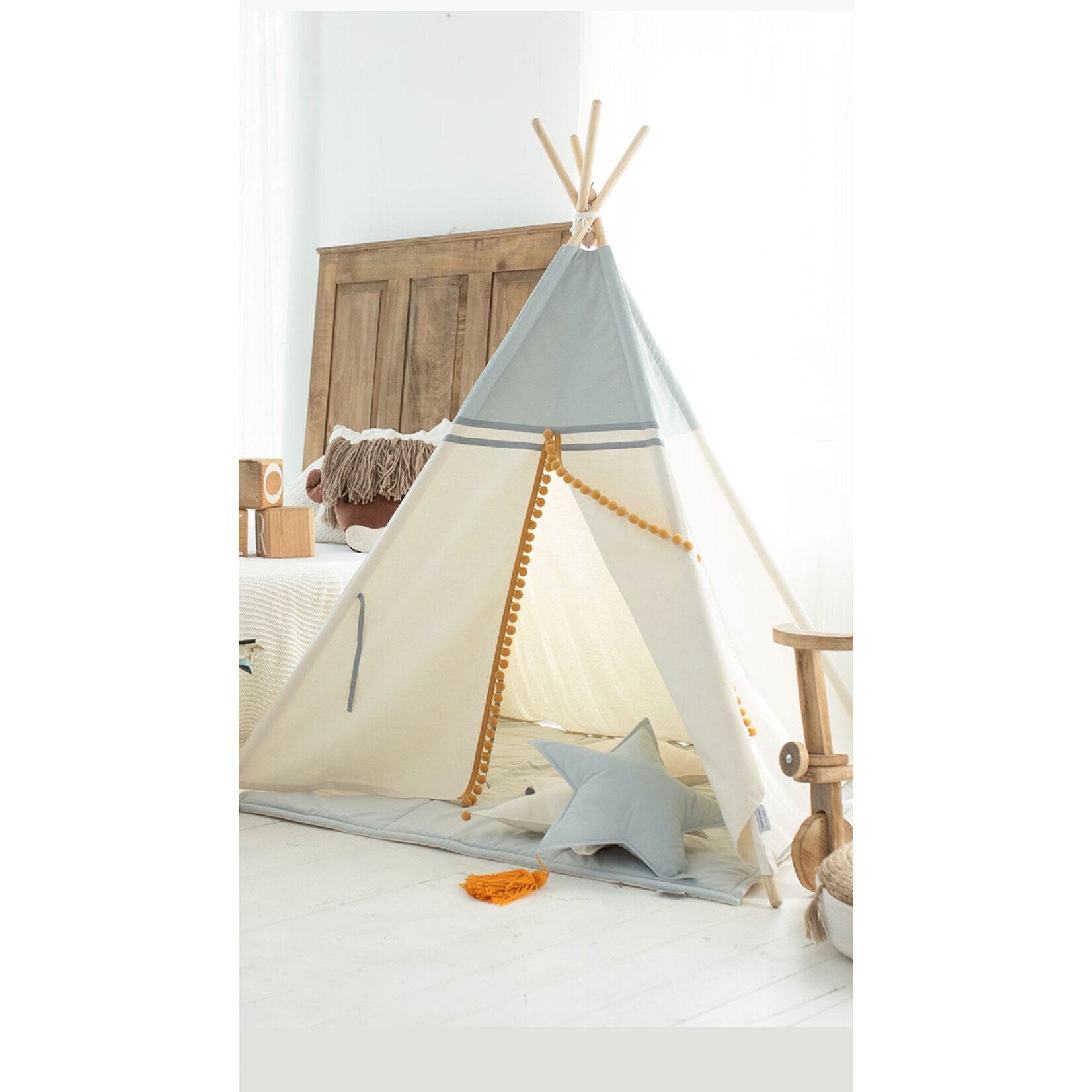 Cozy & Dozy Tipi tent - Grijs-ecru met pompons- katoen met velvet