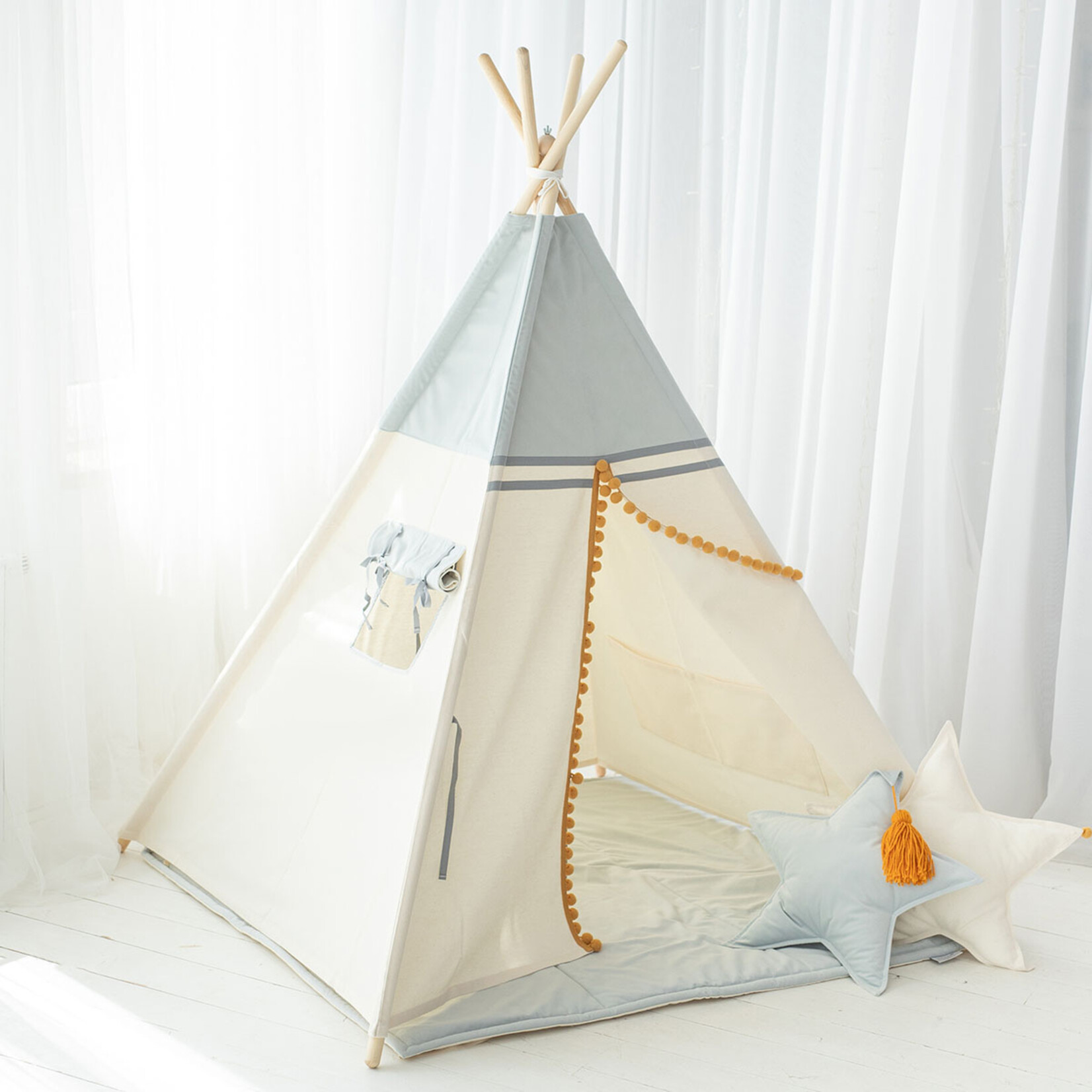 Cozy & Dozy Tipi tent - Grijs-ecru met pompons- katoen met velvet