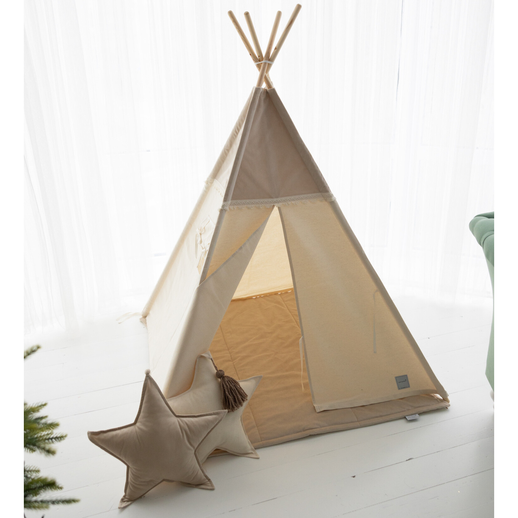 Cozy & Dozy Tipi tent - Beige Velvet - katoen met kanten afwerking