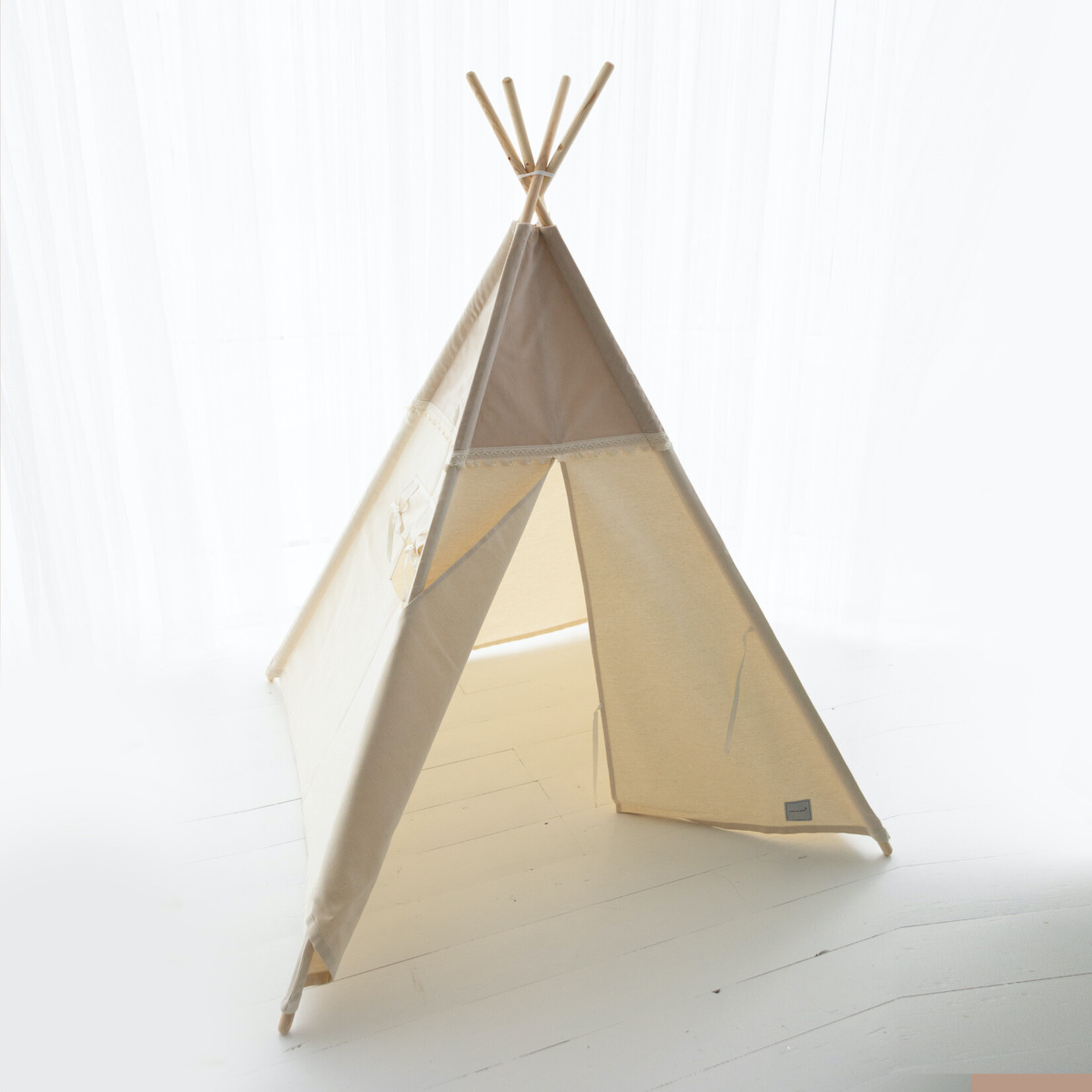 Cozy & Dozy Tipi tent - Beige Velvet - katoen met kanten afwerking