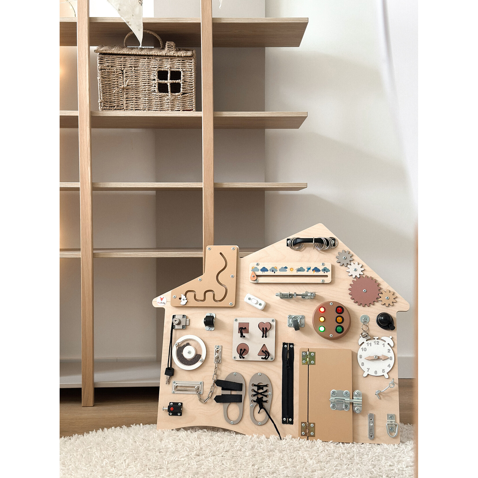 FOXY family Sensorisch Busy Bord - Huis XL  -hout - Activiteitenbord