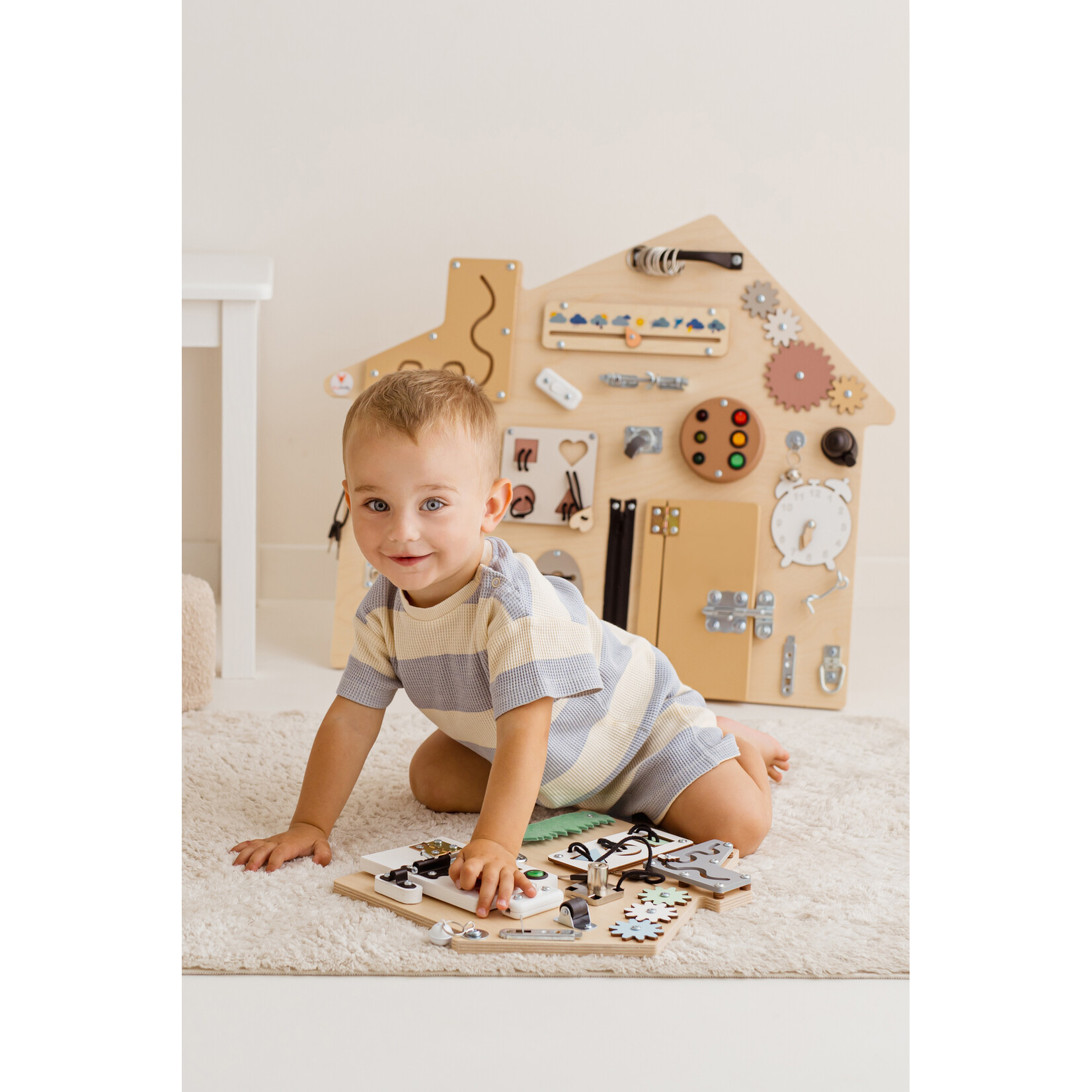 FOXY family Sensorisch Busy Bord - Huis XL  -hout - Activiteitenbord