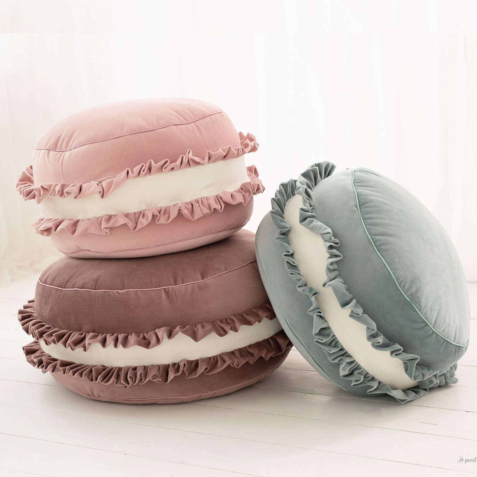 Cozy & Dozy Velvet poef/kussen - Roze Macaron– zacht zitkussen in de vorm van een koekje