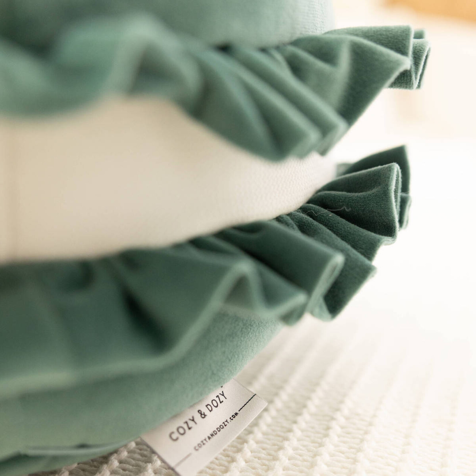 Cozy & Dozy Velvet poef/kussen - Macaron - Groen– zacht zitkussen in de vorm van een koekje