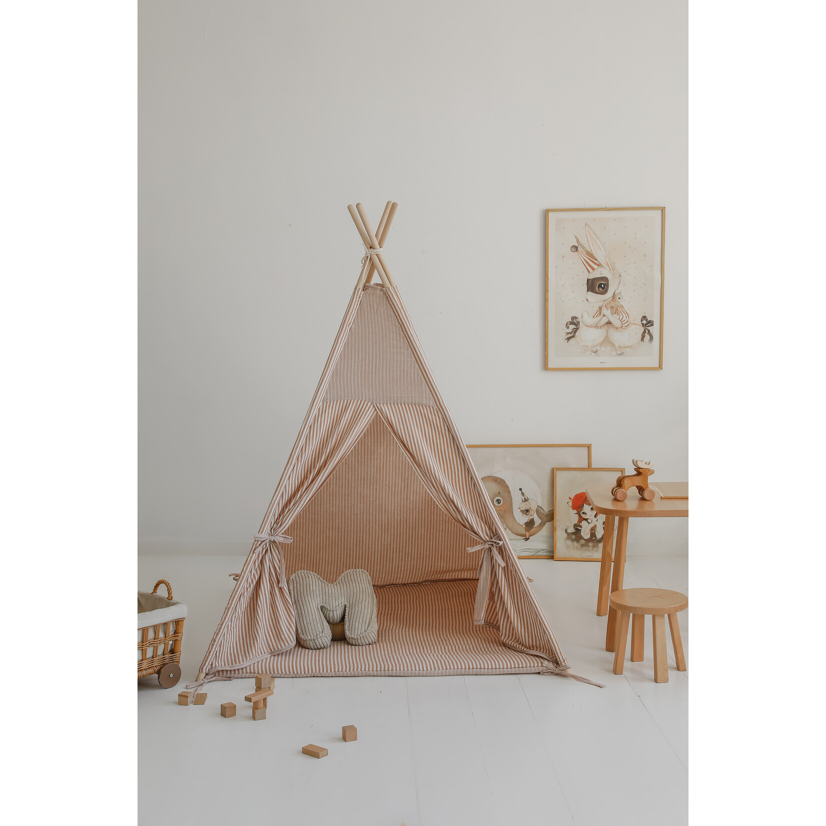 MuzPony Tipi Tent - Beige Stripes - dubbelzijdige mousseline speeltent met vloer mat