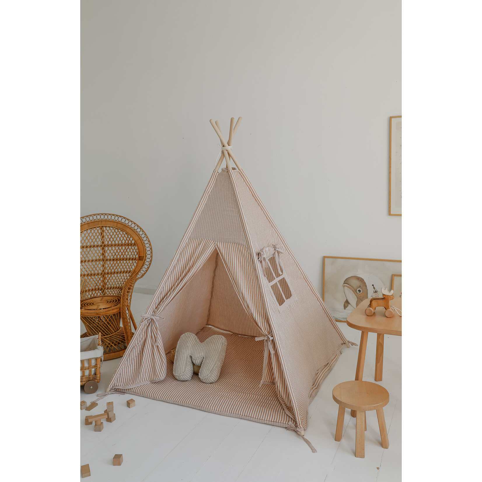 MuzPony Tipi Tent - Beige Stripes - dubbelzijdige mousseline speeltent met vloer mat