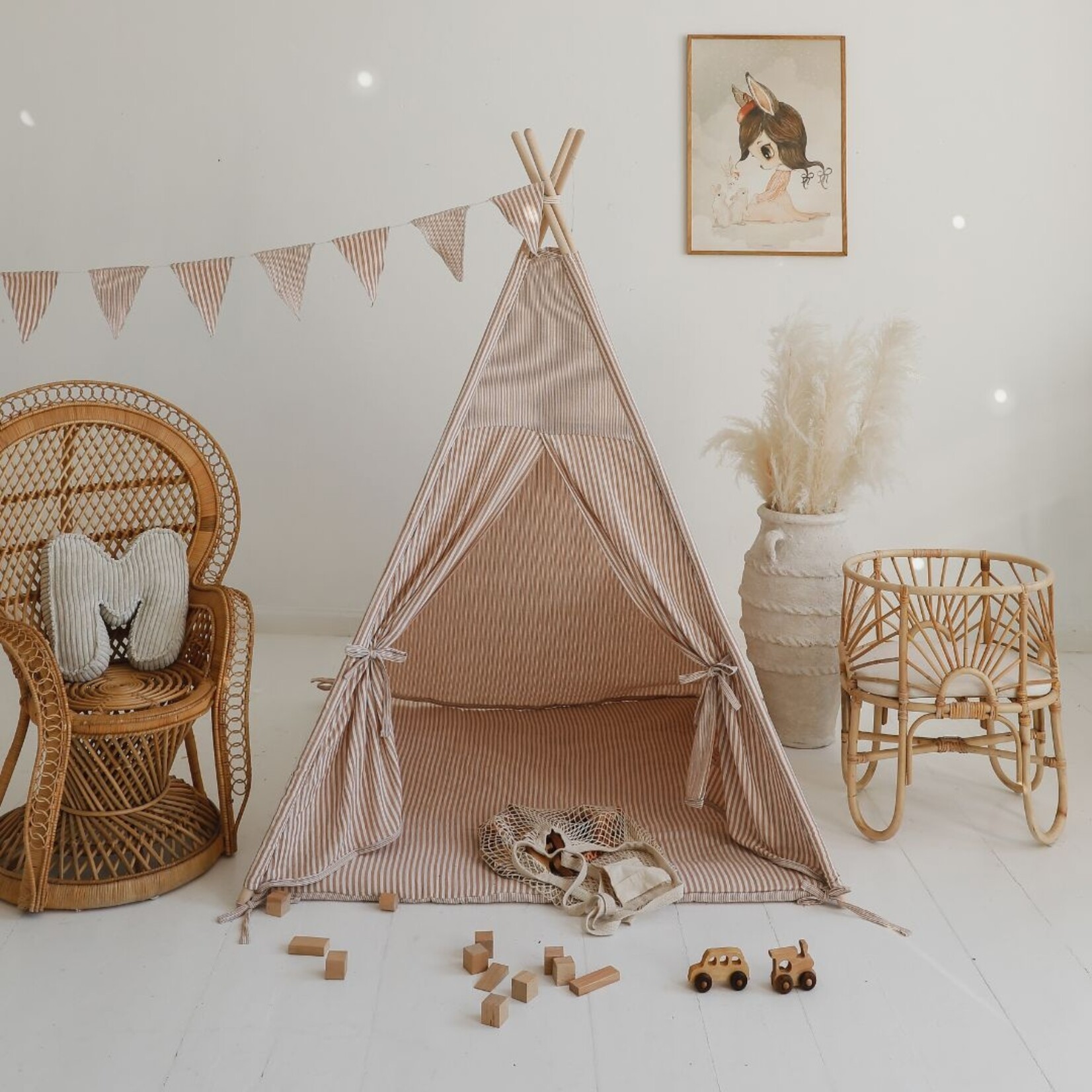 MuzPony Tipi Tent - Beige Stripes - dubbelzijdige mousseline speeltent met vloer mat