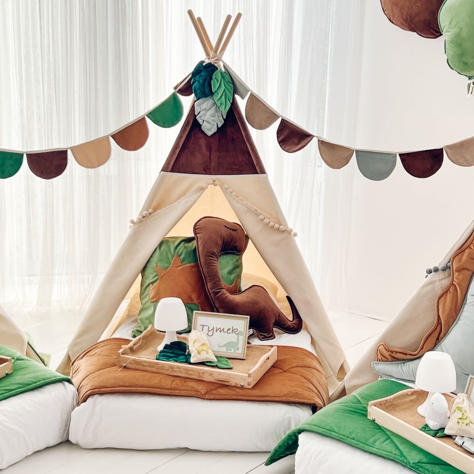 Cozy & Dozy Bruine Diplodocus – kinder sierkussen
