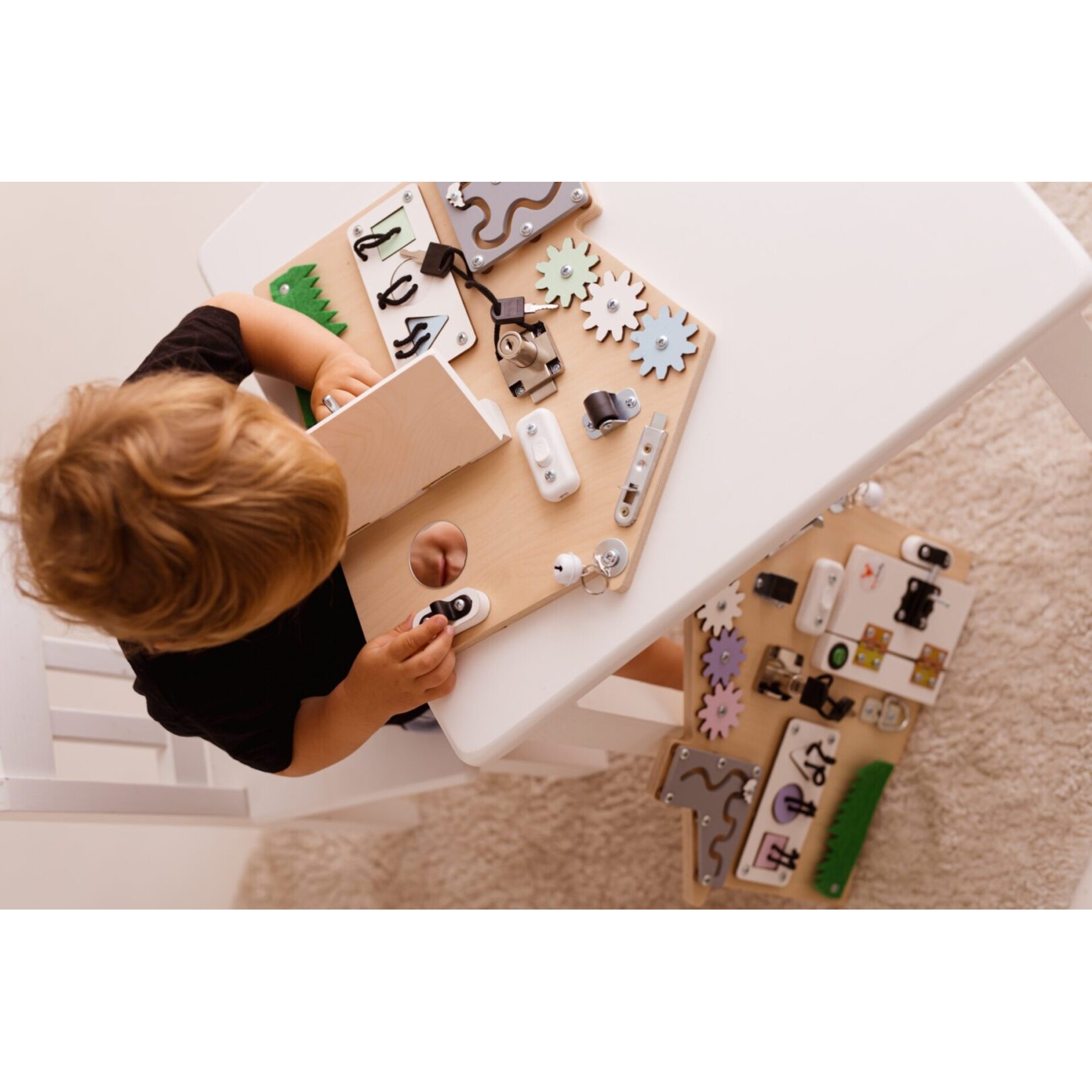 FOXY family Sensorisch Busy Bord - Huisje- Activiteitenbord