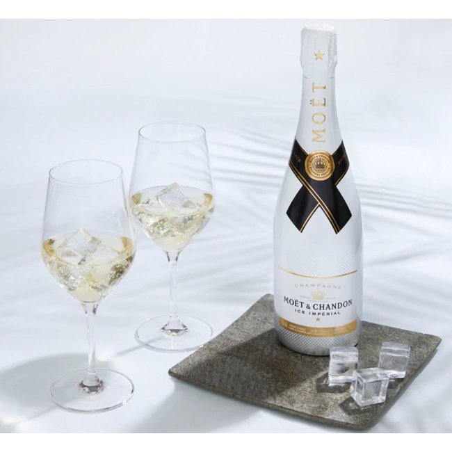 Moet Chandon Ice Imperial Rose Champagne 0.75l 12% Vol + 2 Rose