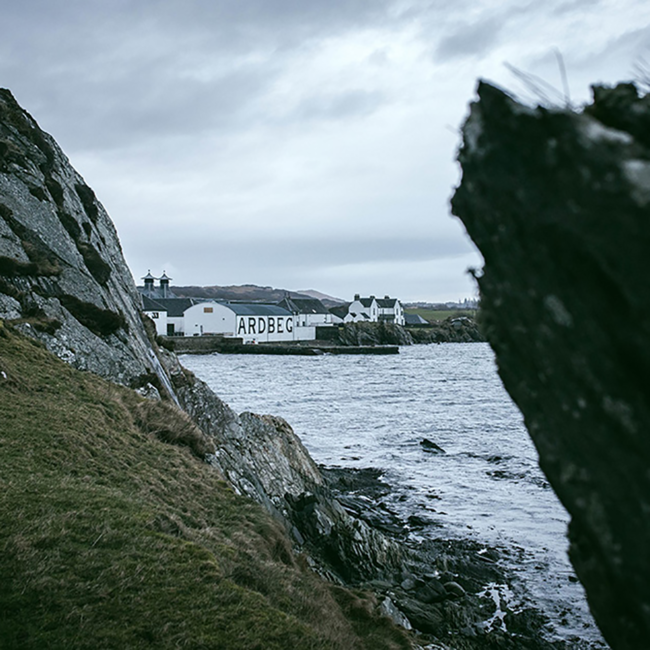 Heavy Vapours The Ultimate Islay Single Malt Scotch Whisky 0.7 l 46% vol   + GIFT-SET + T-Shirt