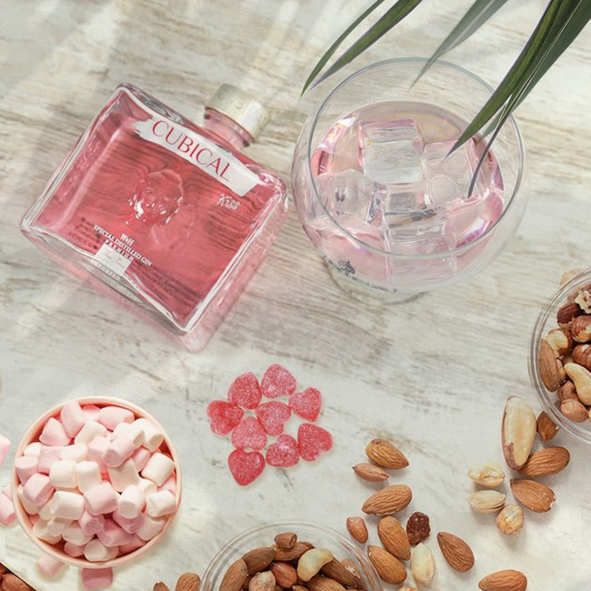 Cubical KISS Special Distilled Gin 0.7 l 37.5 % vol