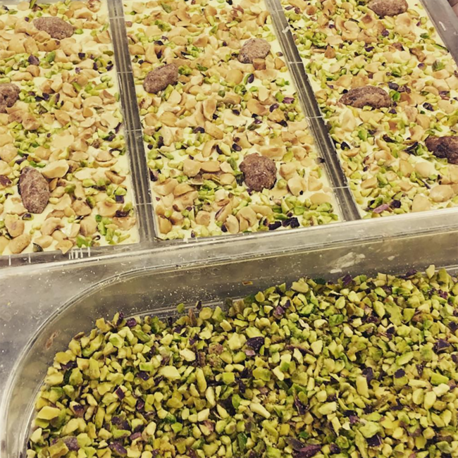 Tavoletta al latte con nocciole - Vollmilchschokolade mit Nussmischung (100 g)