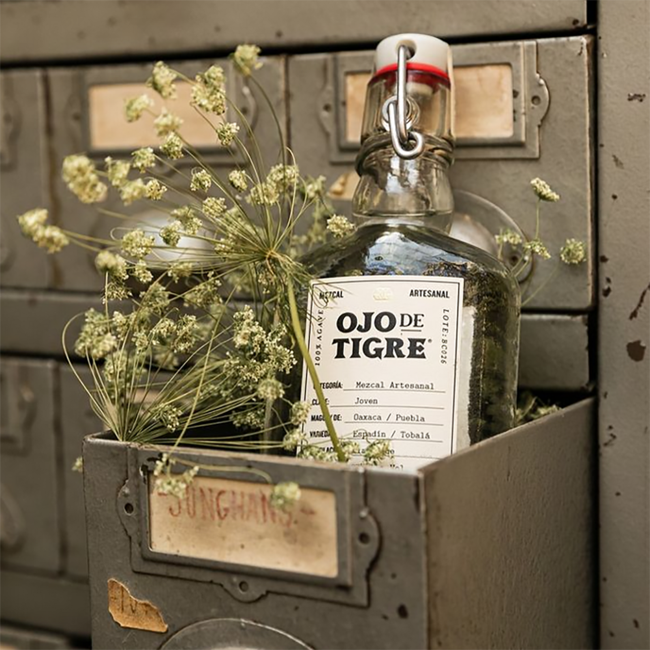 Ojo de Tigre Espadin Tobala Mezcal 0.7 l 37% vol