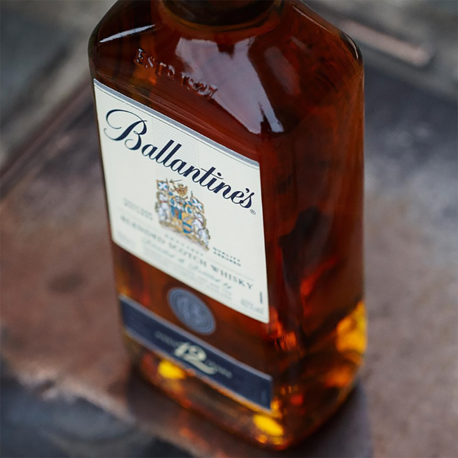 Ballantines 12YO Blended Scotch Whisky in GB 1.00 l 40% vol