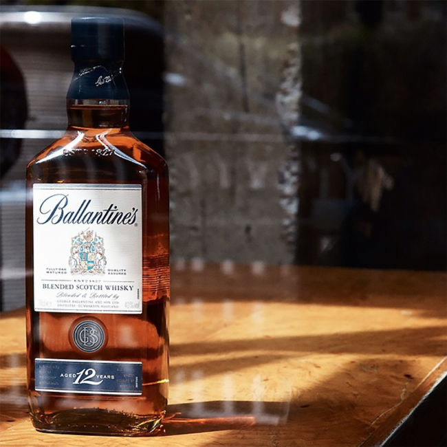 Ballantines 12YO Blended Scotch Whisky in GB 1.00 l 40% vol