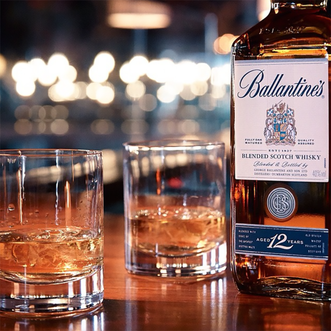 Ballantines 12YO Blended Scotch Whisky in GB 1.00 l 40% vol