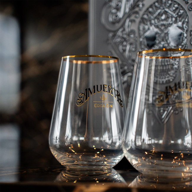 Coca Leaf Gin Black Geschenkset mit 2 Gläser 0.7 l 43% vol