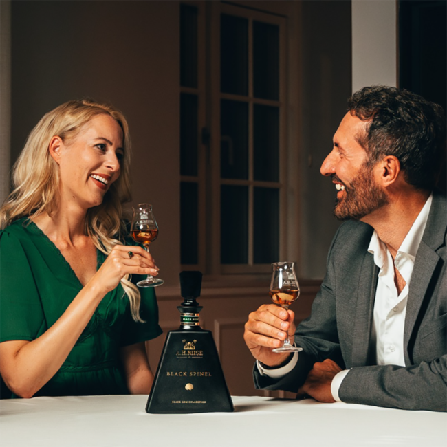 Black Spinel Black Gem Collection in Box 0.7 l 46.10% vol