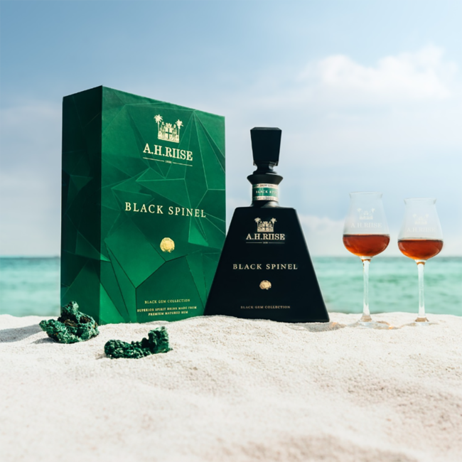 Black Spinel Black Gem Collection in Box 0.7 l 46.10% vol