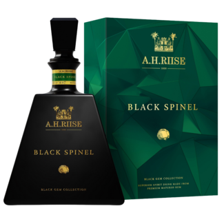 Old St. Croix - A. H. Riise / Dänemark, Dragør Black Spinel Black Gem Collection in Box 0.7 l 46.10% vol Old St. Croix - A. H. Riise / Dänemark, Dragør Black Spinel Black Gem Collection in Box 0.7 l 46.10% vol