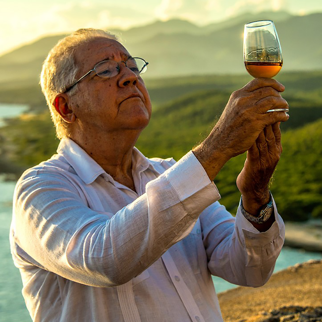 Ron Santiago de Cuba Isla del Tesoro 20 Year Rum in Holztruhe 0.7 l 40% vol