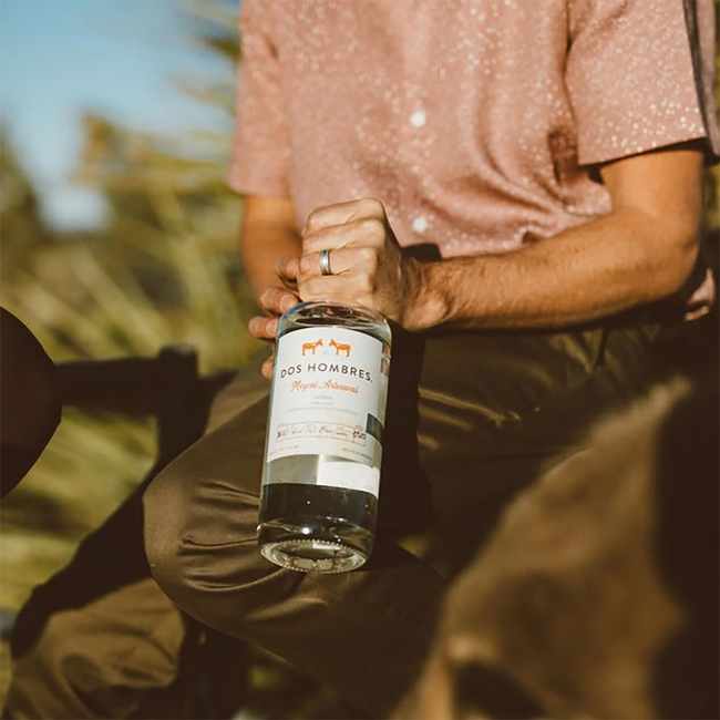 Dos Hombres Mezcal Artesanal Joven 0,7 l 42 % vol