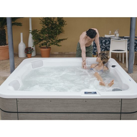 AstralPool Astral Spa Balance E Infinitree – Compacte 5-Persoons Spa met 31 Jets | AstralPool